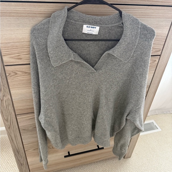 Old Navy Sweaters - Old Navy Women's V-Neck Sweater in Heather Gray